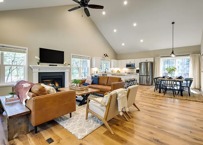 Chic Wisconsin Retreat W/ Deck, Grill & Fire Pit!