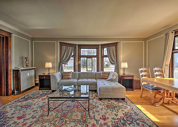 Pet-Friendly Sheboygan Home, 1 Mi To Lake Michigan