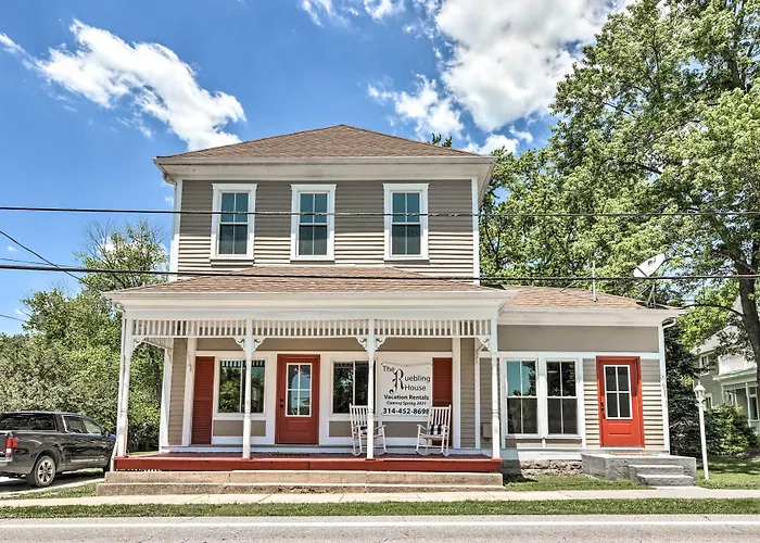 'The Ruebling House': Bright, Modern, & Renovated!