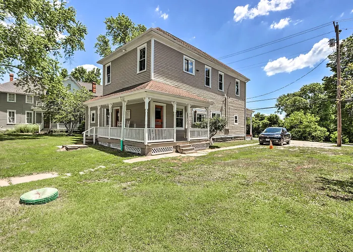 'The Ruebling House': Bright, Modern, & Renovated!