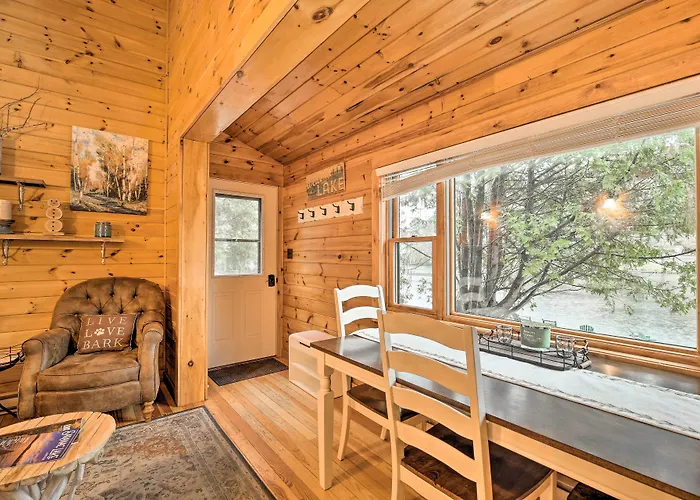 'Skylight' Adirondack Cabin W/ On-Site Lake
