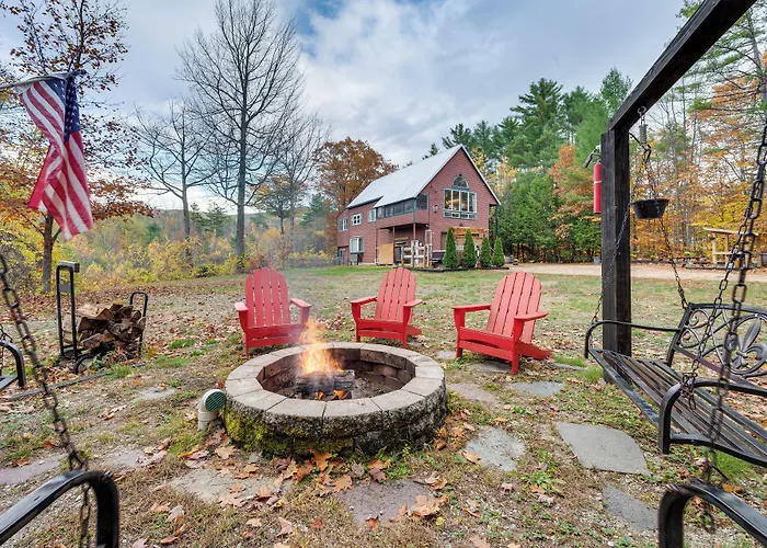 White Mountains Home W/ Hot Tub - Walk To Town!