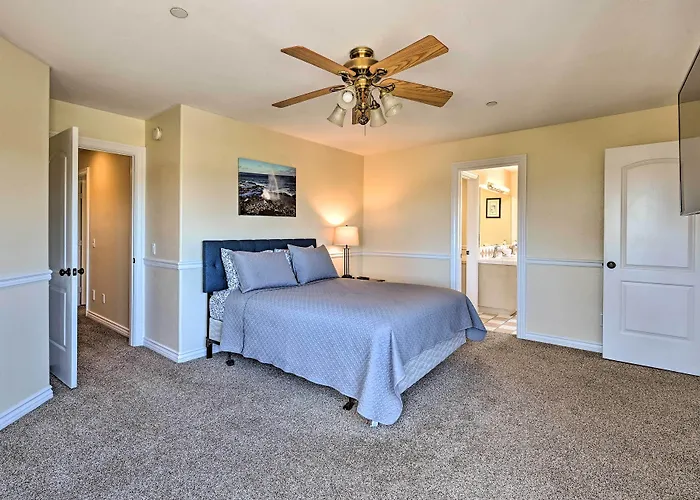 Luxe Vista Getaway W/ Private Pool & Hot Tub!
