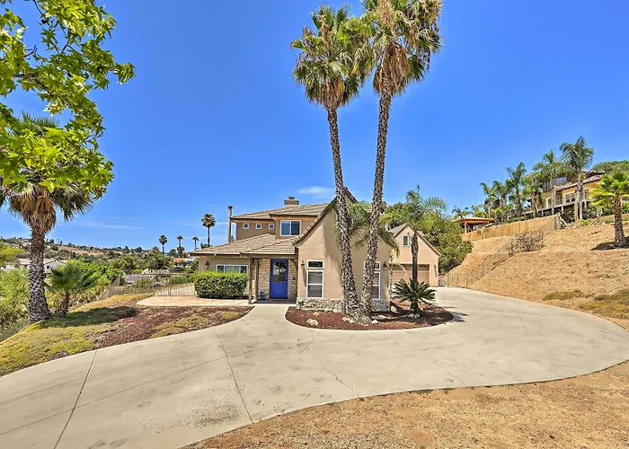Luxe Vista Getaway W/ Private Pool & Hot Tub!