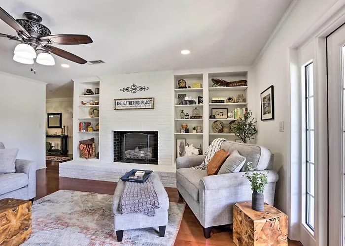 Sunny Florida Abode - Patio, Pool, & Fire Pit