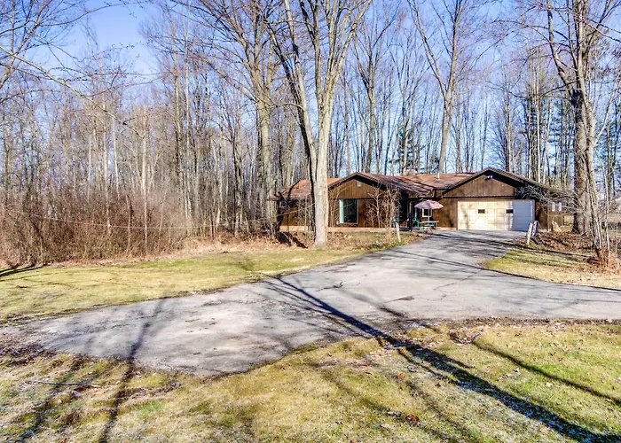 Pet-Friendly Youngstown Cottage W/ Yard