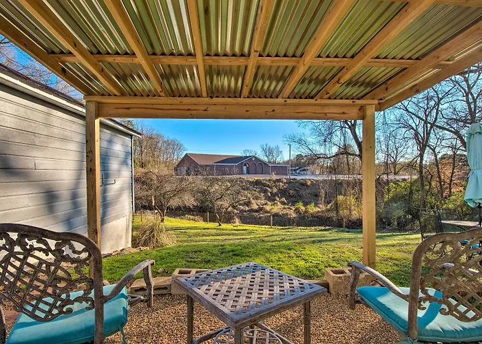 Modern Florence Getaway W/ Patio & Grill!