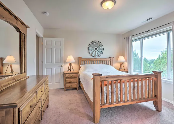 Charming Redmond Townhome W/ Resort Amenities