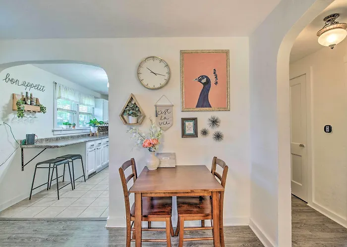 Historic Branson Cottage: 7 Mi To Table Rock Lake!