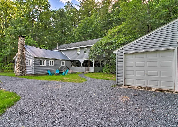 Ludlow Home W/ Hot Tub, Near Okemo Resort!