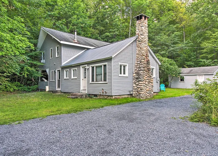 Ludlow Home W/ Hot Tub, Near Okemo Resort!