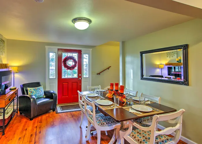 Peacock Hill Retreat On 1 Acre, 1 Mi To Harbor