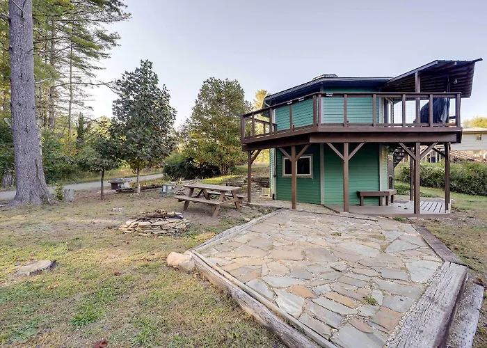 Unique West Jefferson Home W/ Fire Pit & Grill!