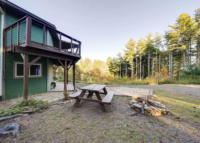 Unique West Jefferson Home W/ Fire Pit & Grill!