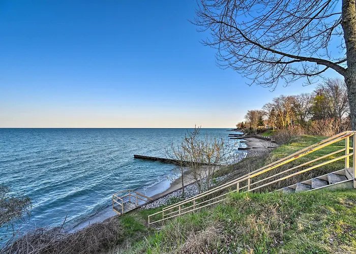 Lakefront Lexington Escape: Steps To Beach!