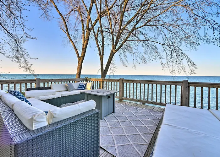 Lakefront Lexington Escape: Steps To Beach!