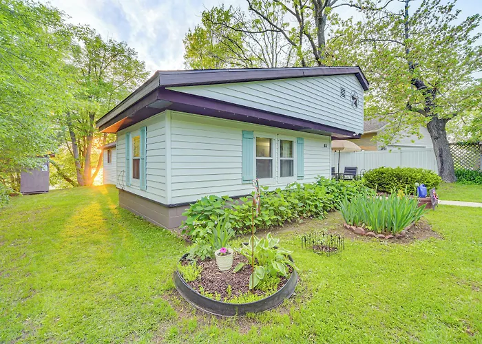 Lakefront Family Retreat W/ Private Dock!