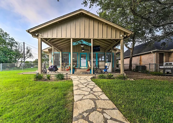 Lakefront Home < 3 Miles To Historic Granbury!