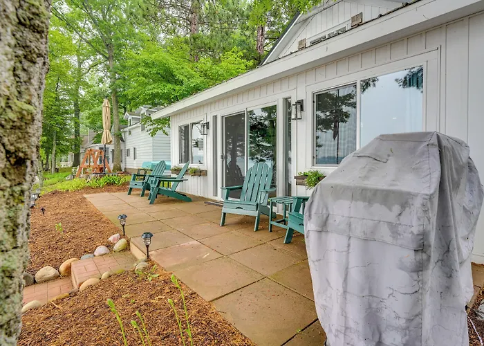 Cozy Waterfront Hale Cottage On Long Lake!