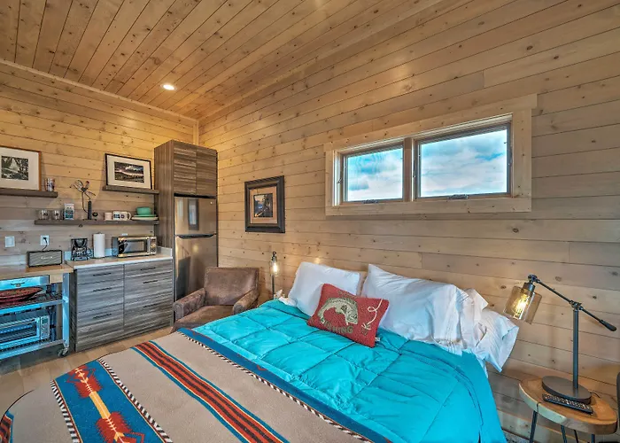 Ennis Lake Studio W/ Kayak, Pool & Fire Pit!