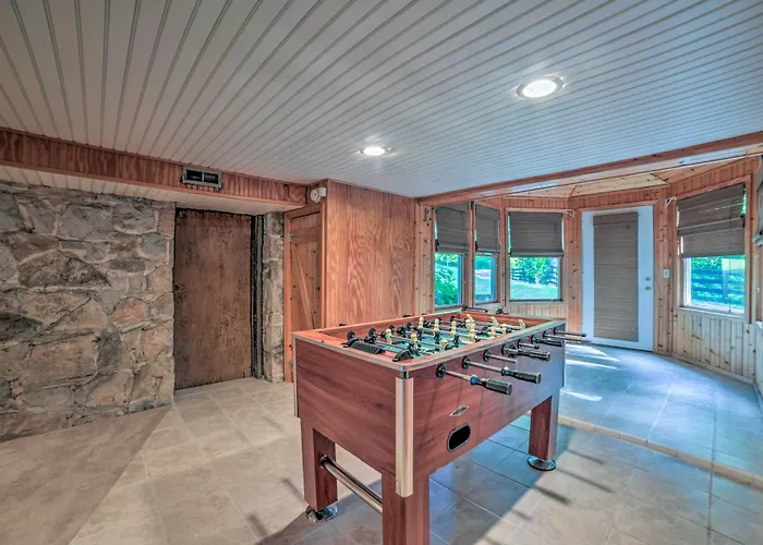 Rustic Dover Retreat W/ Porch - Walk To Boat Ramp!