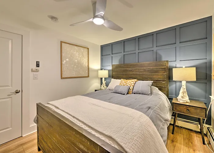 Ocean Grove Apt. W/ Balcony: 1 Block To The Beach!