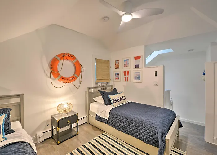 Ocean Grove Apt. W/ Balcony: 1 Block To The Beach!