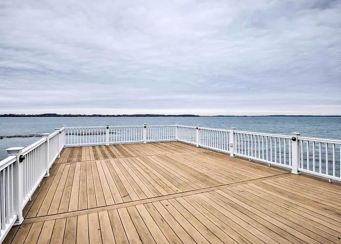 Waterfront Cottage On Sawmill Bay W/ Deck!