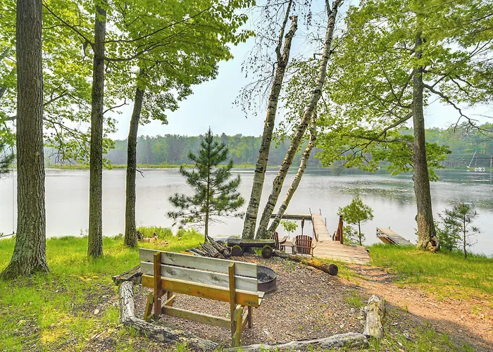 Four-Season Lake Cabin W/ Canoe & Paddle Boat!