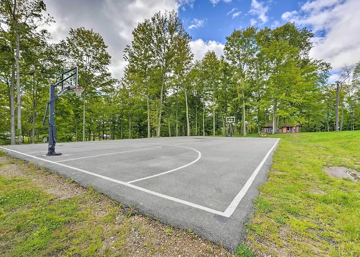 Pet-Friendly Cassopolis Escape W/ Lake Access