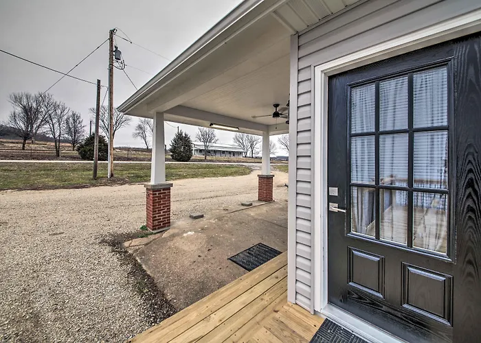 Lakefront Studio Guest Home On Hermann Wine Trail!