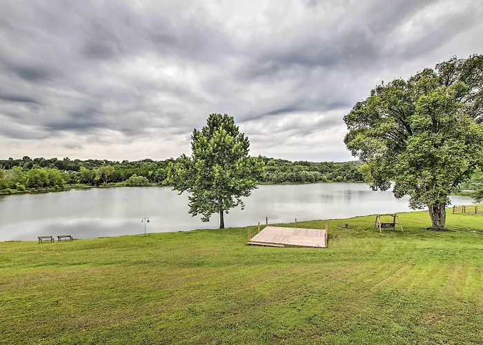 Lakefront Studio Guest Home On Hermann Wine Trail!