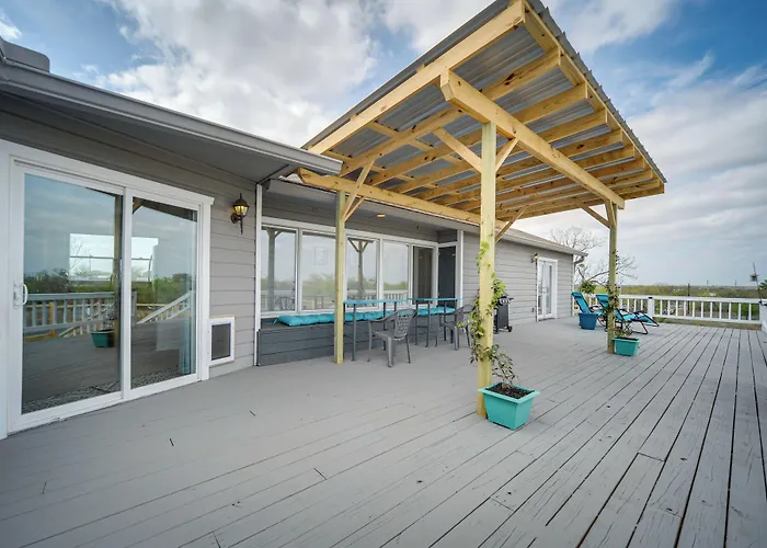 Pet-Friendly Texas Retreat W/ Deck & Gas Grill!
