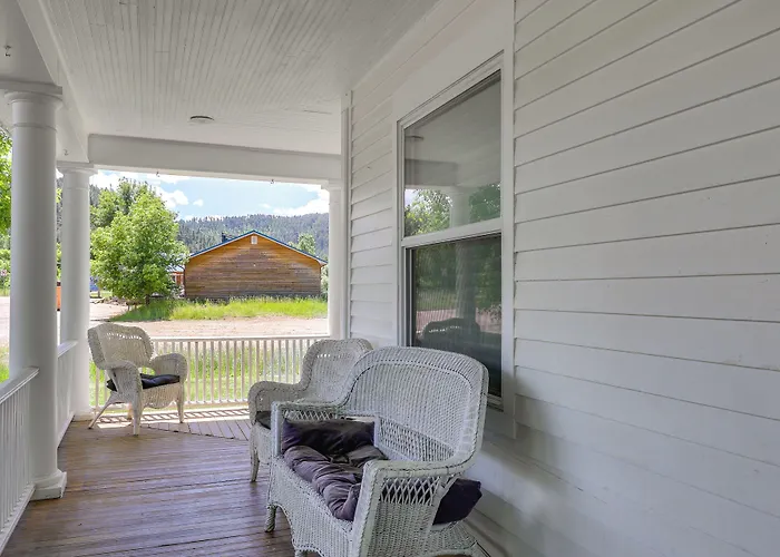 Home Near Downtown & Spearfish Canyon!