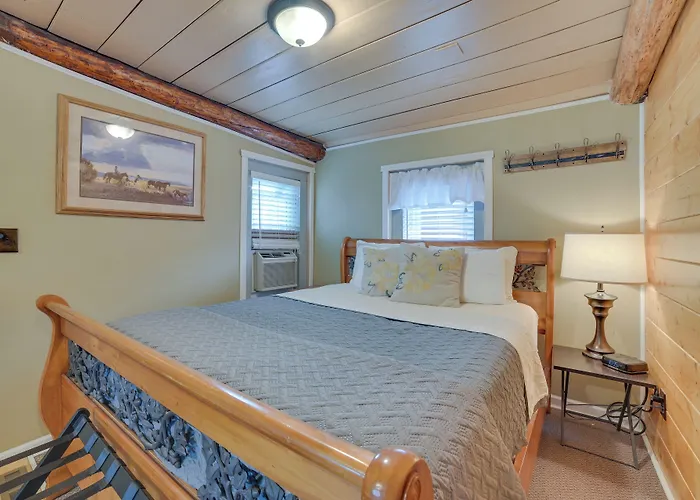 Cozy Houghton Lake Vacation Rental W/ Fireplace!