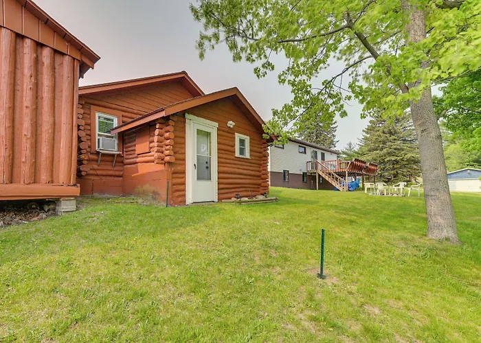 Cozy Houghton Lake Vacation Rental W/ Fireplace!