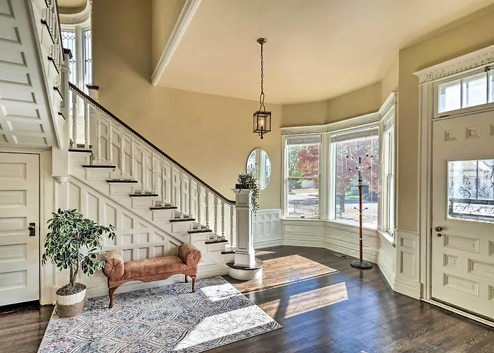 Historic Canon City Home: Hot Tub & Fenced Yard
