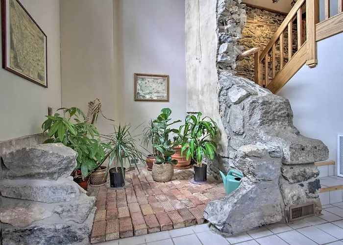 Historic Helena Retreat - Near Dtwn & Mt Helena!