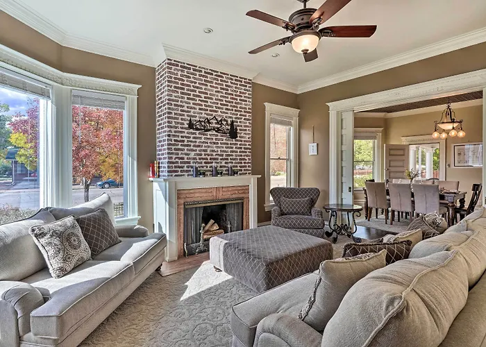 Historic Canon City Home: Hot Tub & Fenced Yard