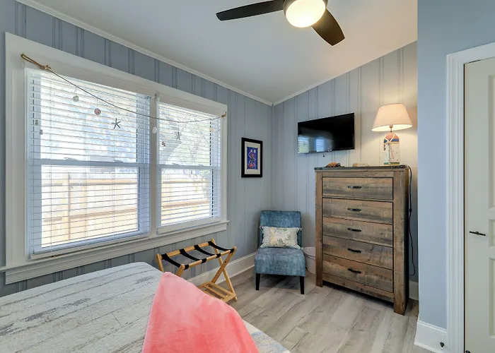 Lovely Morehead City Home W/ Fire Pit & Gas Grill