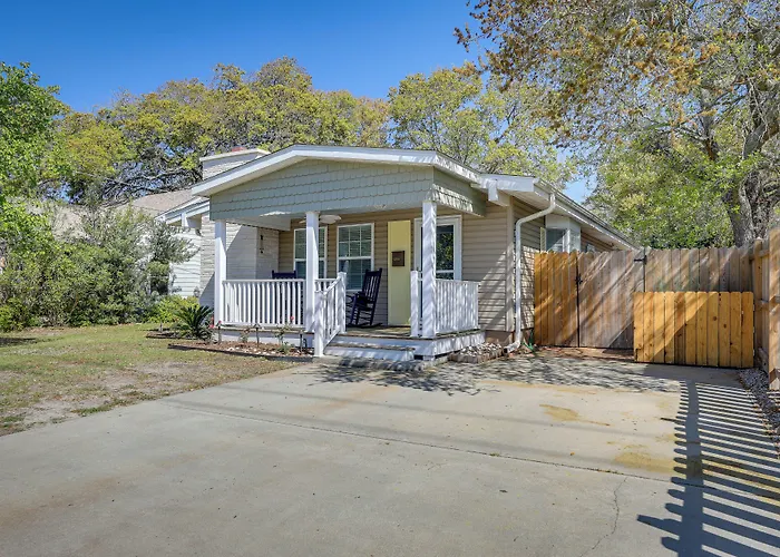 Lovely Morehead City Home W/ Fire Pit & Gas Grill