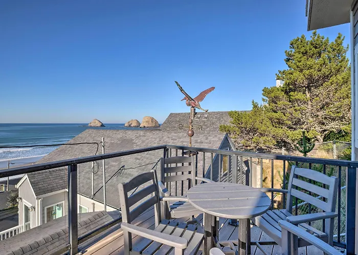 Exquisite Oceanside House W/ Pacific Views & Deck!