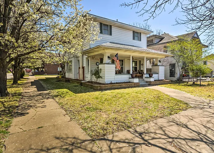 Charming Craftsman Home In Downtown Bartlesville!