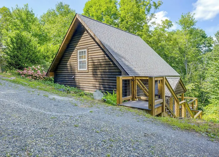 Cozy Boone Cabin W/ Deck: Close To Downtown!