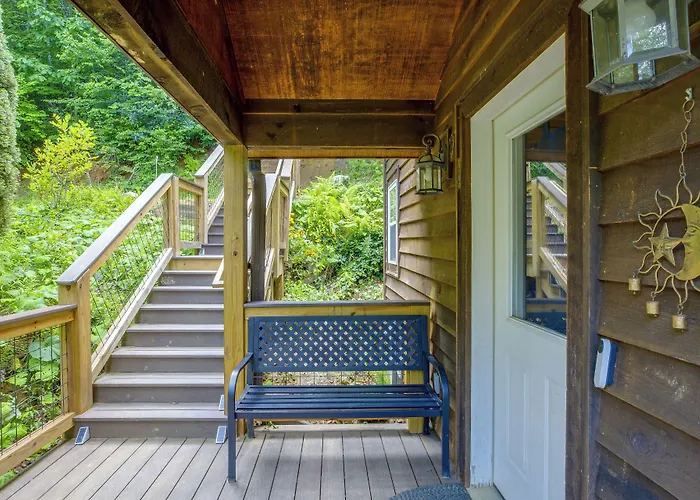 Cozy Boone Cabin W/ Deck: Close To Downtown!