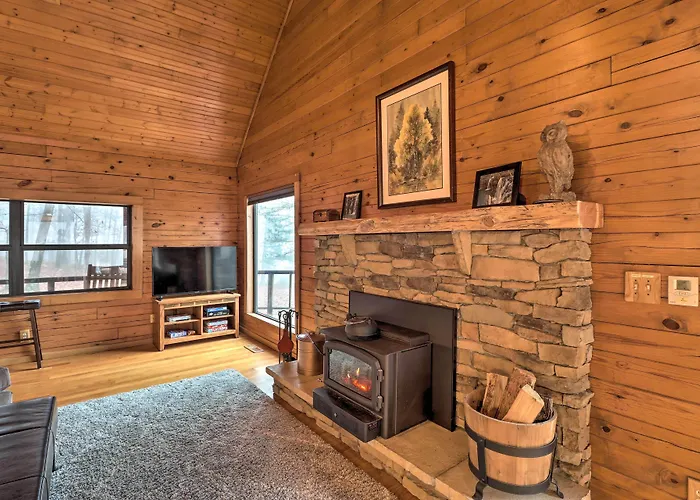 Charming Cabin W/ Hot Tub, Fire Pit & Views!