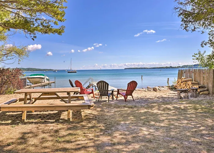 < 1 Mi To Dtwn Suttons Bay! Studio W/ Shared Beach