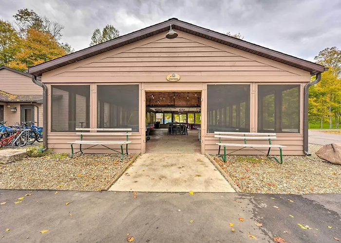 Cassopolis Cabin: On-Site Boating & Fishing!