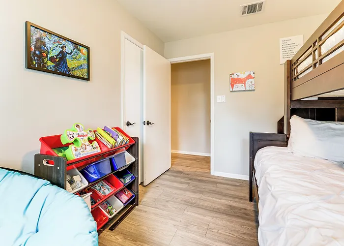 Gorgeous San Marco Home W/ Patio & Grill!