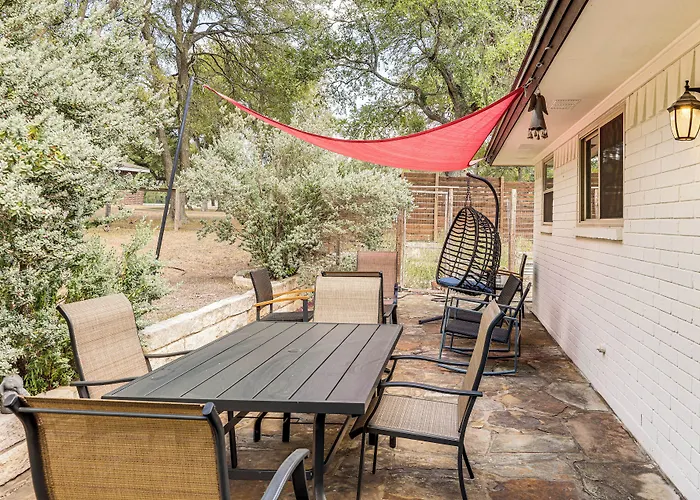 Gorgeous San Marco Home W/ Patio & Grill!